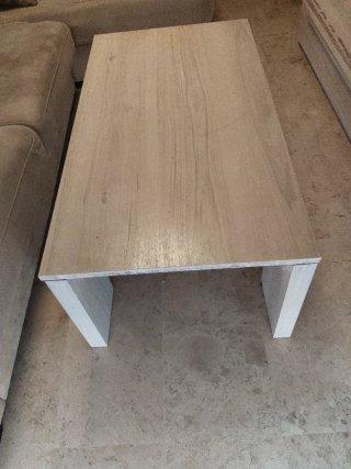 Mesa de centro de madera clara