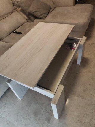 Mesa de centro de madera clara