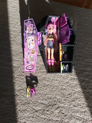 Monster High Armario Ataúd Muñeca Clawdeen
