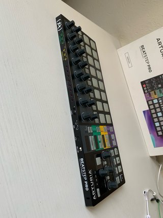 ARTURIA BeatStep Pro Black Edition – Sequencer