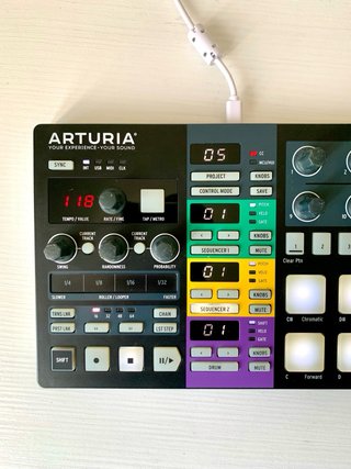 ARTURIA BeatStep Pro Black Edition – Sequencer