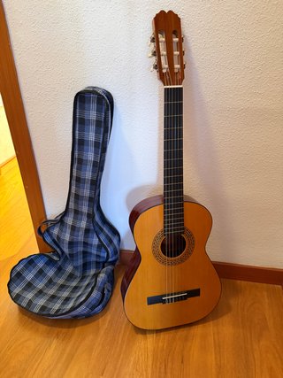 Guitarra Clásica con Funda
