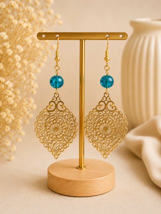 Pendientes dorados con abalorio azul