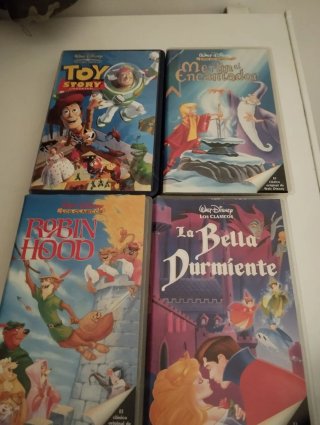 Películas Disney originales algunas  sin abrir.