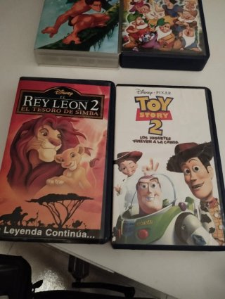 Películas Disney originales algunas  sin abrir.