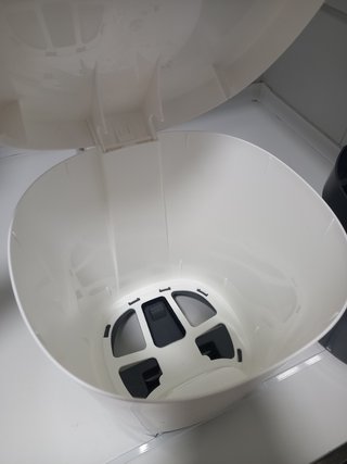 Cubo de basura moderno