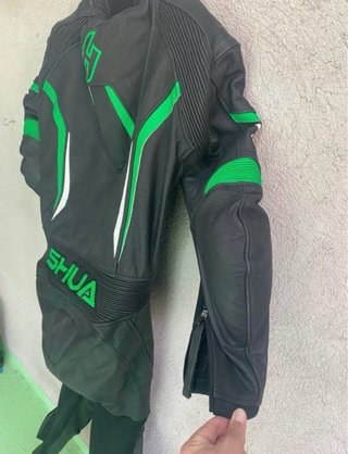 Mono de moto SHUA negro y verde
