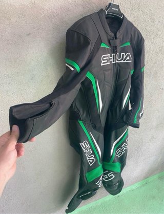 Mono de moto SHUA negro y verde