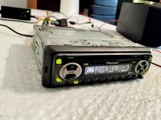 Radio Pioneer DEH-1400R.