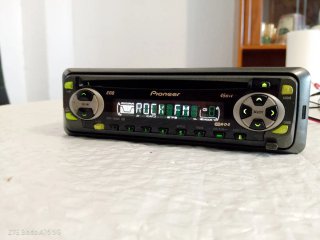 Radio Pioneer DEH-1400R.