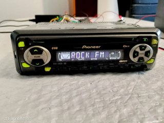 Radio Pioneer DEH-1400R.