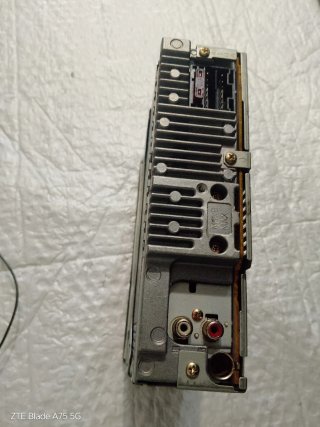 Radio Pioneer DEH-1400R.