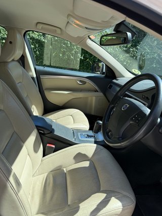 VOLVO V70 SE LUX D AUTO - RHD-VOLANTE DERECHA