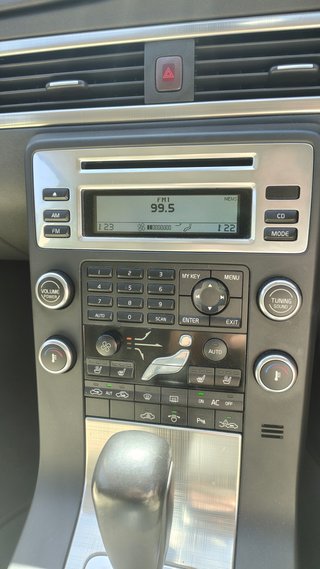 VOLVO V70 SE LUX D AUTO - RHD-VOLANTE DERECHA