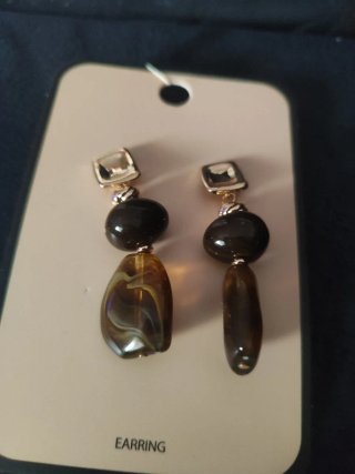 Pendientes largos marrones y dorados