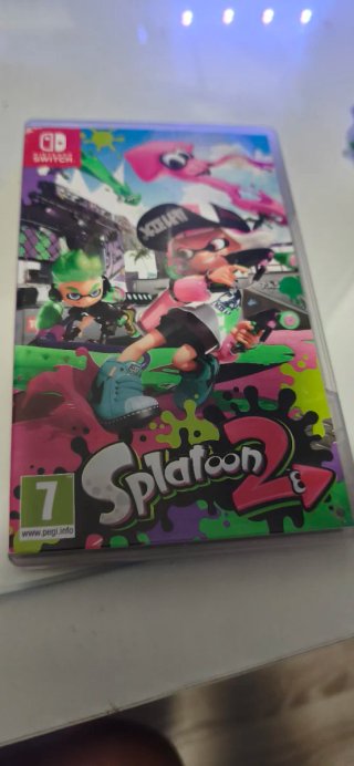 Nintendo Switch con maletín y 2 juegos