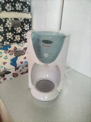 ¡¡¡PRÁCTICA Y BONITA CAFETERA MOULINEX!!!