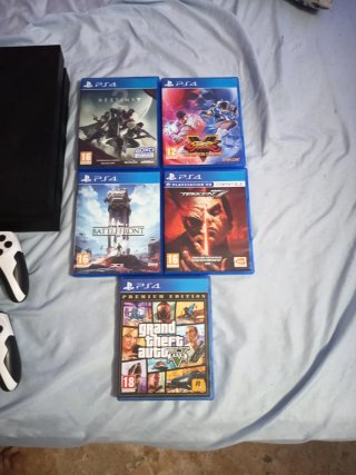 Console PS4 Nera + 5 Giochi + 2 Controller