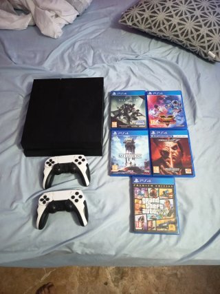 Console PS4 Nera + 5 Giochi + 2 Controller