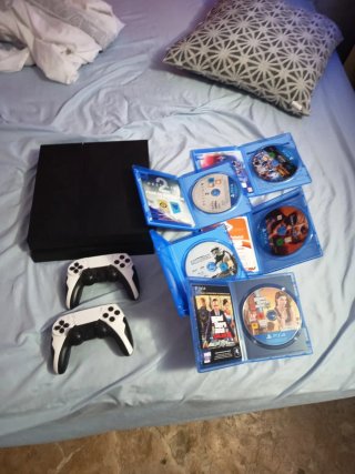 Console PS4 Nera + 5 Giochi + 2 Controller