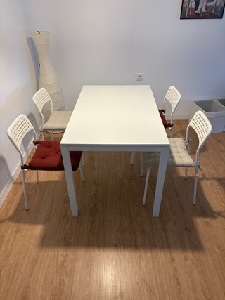 Mesa comedor blanca y 4 sillas