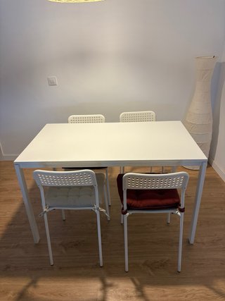 Mesa comedor blanca y 4 sillas