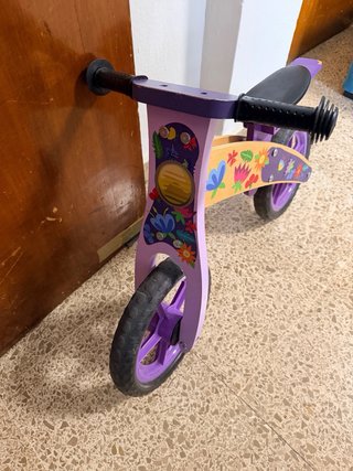 Bicicleta de madera sin pedales