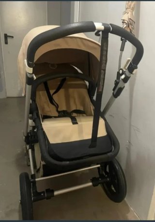 Carro de bebé color beige Bugaboo camaleón