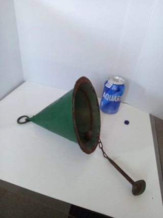 Campana antigua escuela hierro principios S XX
