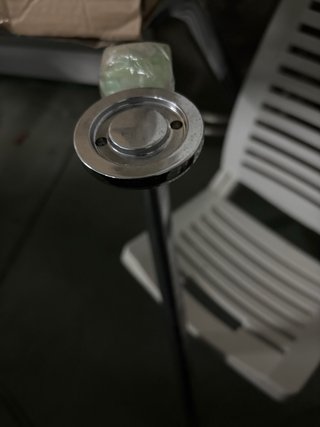 Tavolo in vetro temperato con supporto in metallo