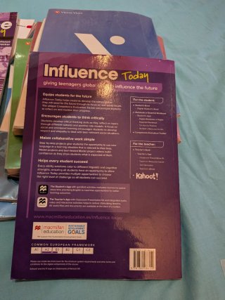 INFLUENCE TODAY 2 Student's book: libro de text...