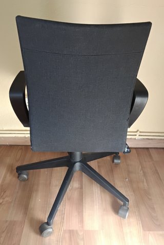 Silla de oficina ergonómica negra