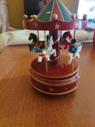 Tiovivo musical de madera