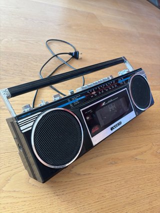 Sanyo M7010K radio cassette vintage