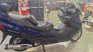 Suzuki Burgman 250 Maxi Scooter Azul