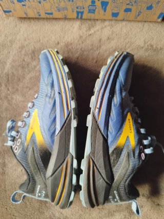Zapatillas Brooks Cascadia 16  Talla 36.5 23 cm