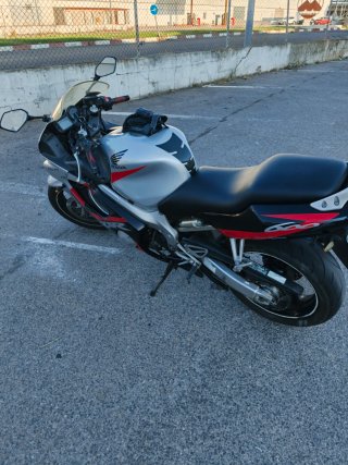 Honda CBR 600f 4i Sportbike Plata/Roja