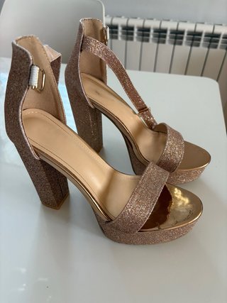 Zapatos de fiesta tipo oro rosa con plataforma