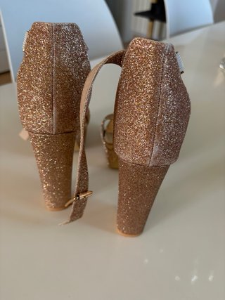 Zapatos de fiesta tipo oro rosa con plataforma