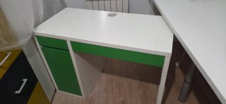 Escritorio Ikea Blanco y Verde modelo Micke