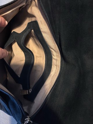 Cartera PRÜNE de gamuza negra – NUEVA, nunca usada