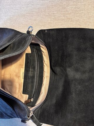 Cartera PRÜNE de gamuza negra – NUEVA, nunca usada