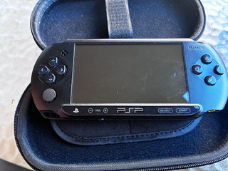 Sony PSP Street E1004 + juego + cargador + funda