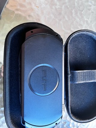 Sony PSP Street E1004 + juego + cargador + funda