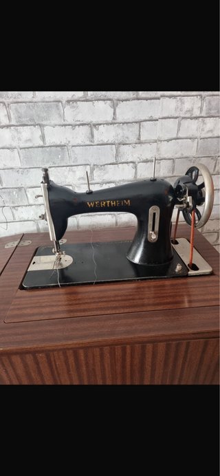 Máquina de coser Wertheim antigua