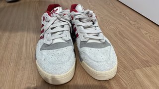 Zapatillas Adidas Grises y Rojas