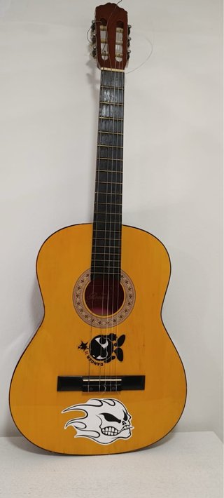 Guitarra clásica antigua de 6 cuerdas