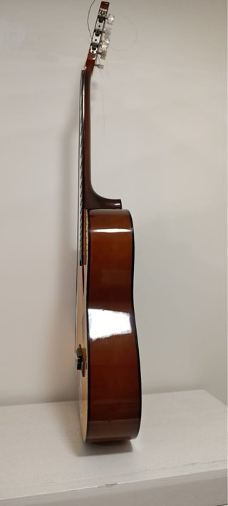 Guitarra clásica antigua de 6 cuerdas