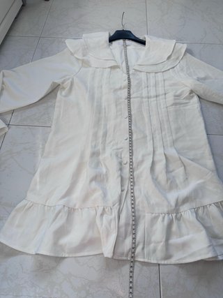 Vestido blanco con cuello babydoll