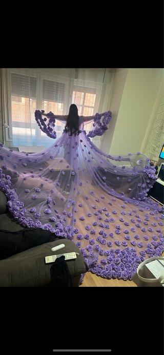 Bata Novia Morada Flores con complementos